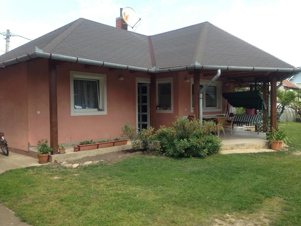 Nemeth Apartmanhaz Balatongyörök Стая снимка